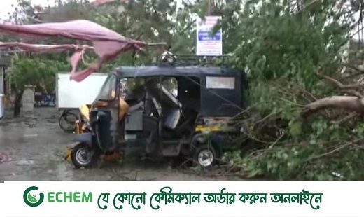 লণ্ডভণ্ড গুজরাট, বিদ্যুৎহীন বহু এলাকা, রক্ষা পেলো পাকিস্তান