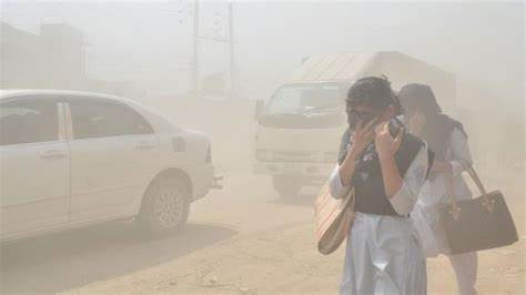 বায়ুদূষণের শীর্ষে আজ ঢাকা, লাহোর দ্বিতীয়