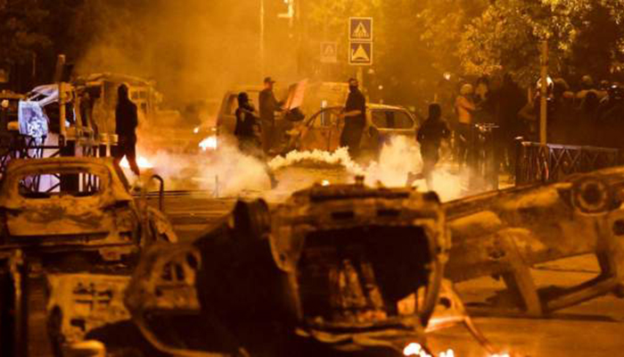 বিক্ষোভ উত্তাল ফ্রান্স, গ্রেপ্তার ৪২১