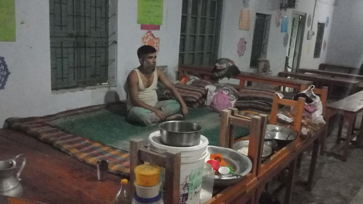 আসতে শুরু করেছে পানিবন্দি মানুষ