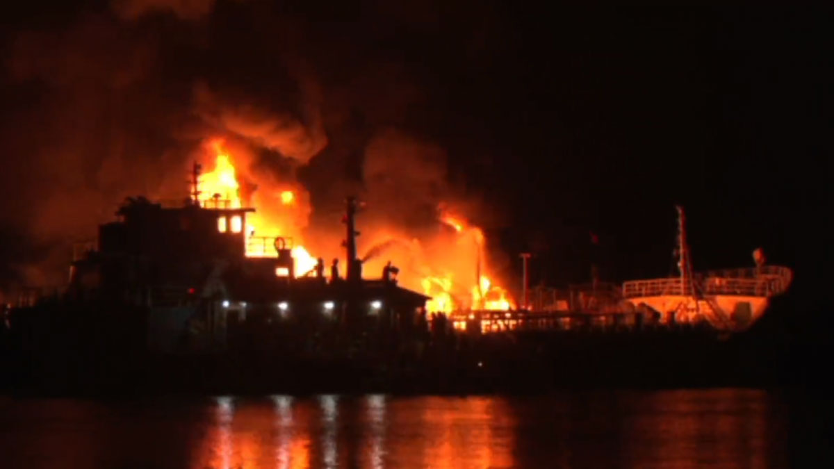 সাড়ে ১১ ঘণ্টা পর নিভল সাগর নন্দিনি-২ জাহাজের আগুন