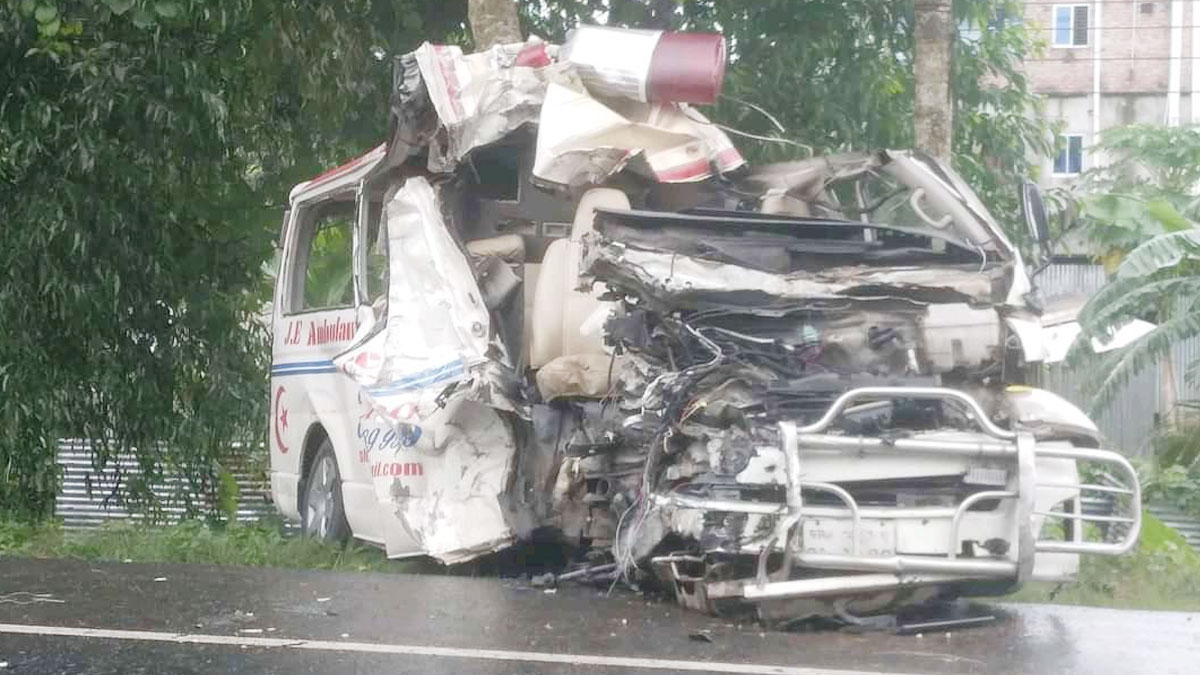 গোপালগঞ্জে ট্রাক-অ্যাম্বুলেন্স সংঘর্ষে নিহত ৩ জন