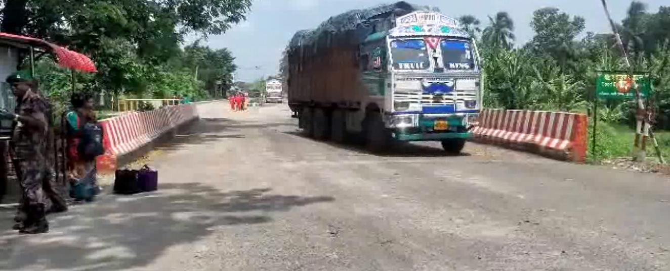 ভোমরা স্থলবন্দরের আমদানী-রপ্তানী কার্যক্রম বন্ধ