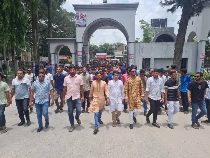 ইবিতে ছাত্রলীগের বিক্ষোভ মিছিল ও প্রতিবাদ সমাবেশ