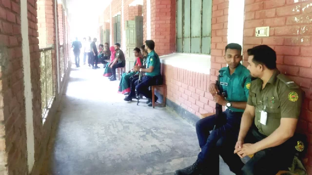 ঢাকা-১৭ উপনির্বাচন: ভোটার উপস্থিতি নগণ্য