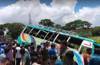 বাস চালানোর লাইসেন্স ছিল না চালকের