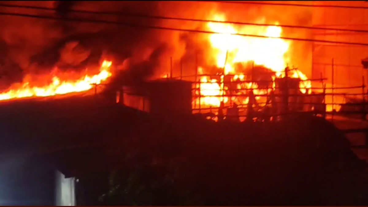 না.গঞ্জে আগুনে পুড়ল কারখানা