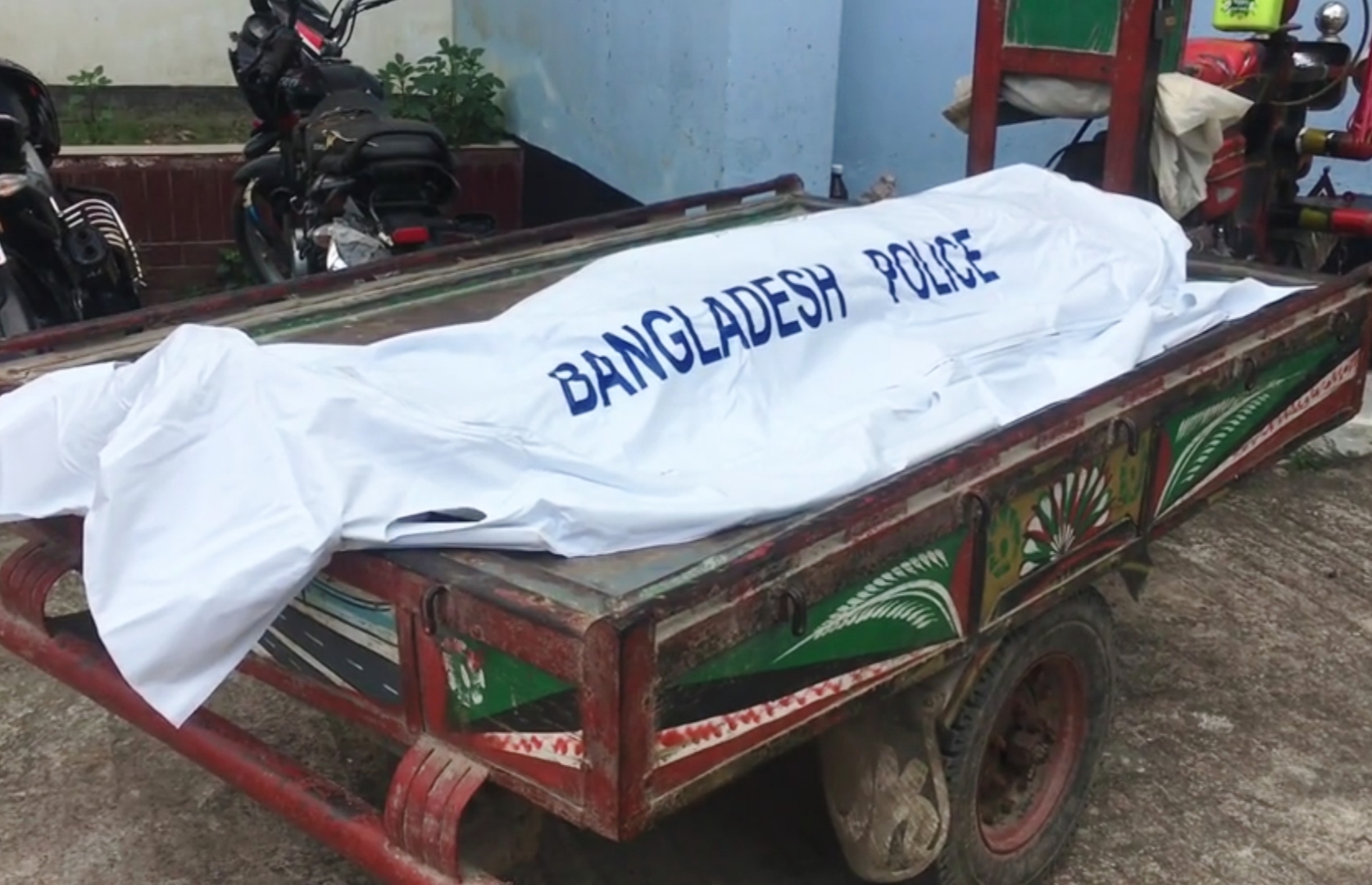 ফরিদপুরের নগরকান্দায় কুপিয়ে ভ্যানচালককে হত্যা