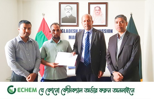 ওয়েজ আর্নার্স কল্যাণ বোর্ড থেকে মালদ্বীপ প্রবাসীকে বিমান টিকেট হস্তান্তর