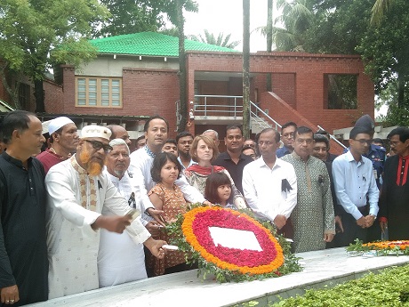 বঙ্গবন্ধুর সমাধিতে শিক্ষা উপমন্ত্রীর শ্রদ্ধা