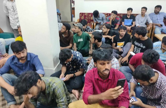 পবিপ্রবিতে ১৩ দাবিতে ভিসি কার্যালয়ে শিক্ষার্থীদের অবস্থান