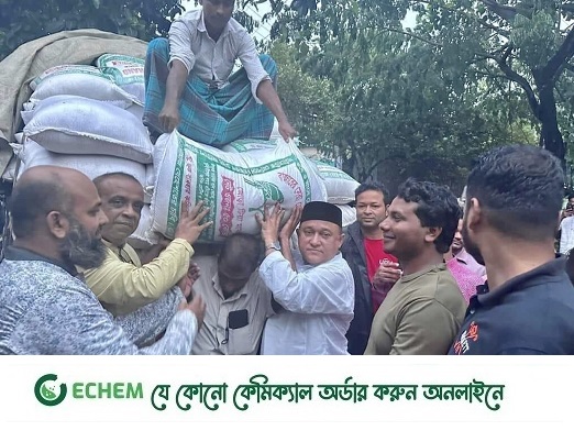 চাল নিয়ে বন্যার্তদের মাঝে ছুটে গেলেন এমপি কমল