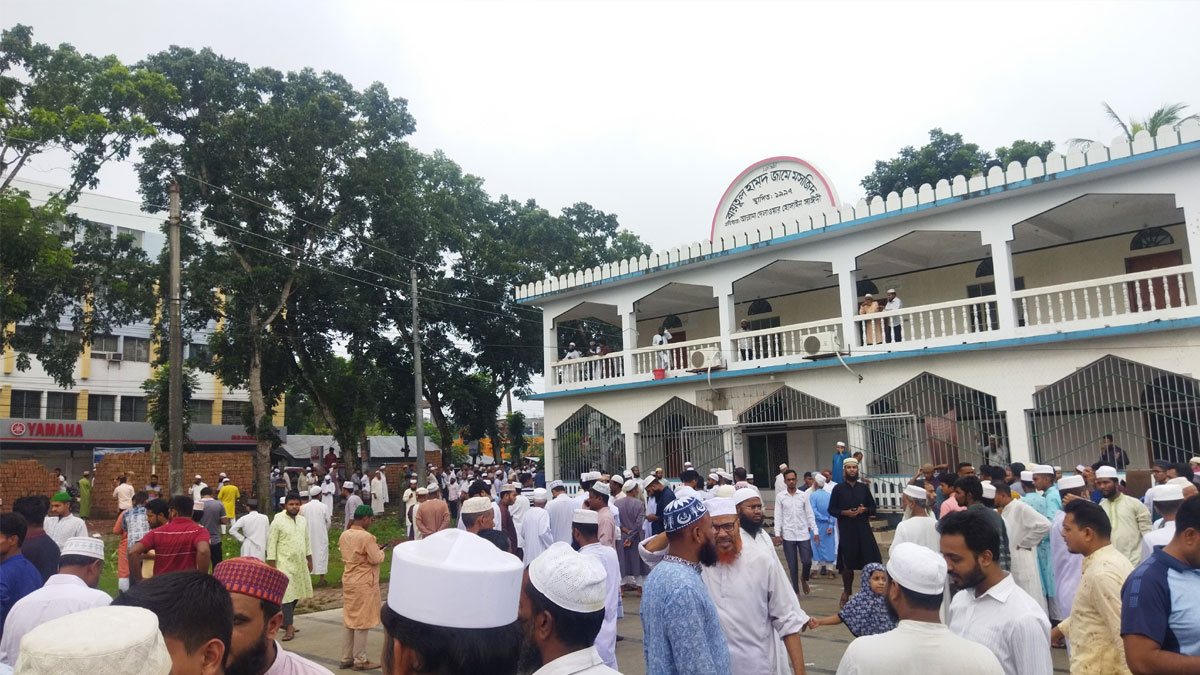 পিরোজপুরে নেওয়া হচ্ছে সাঈদীর মরদেহ, মানুষের ভিড়