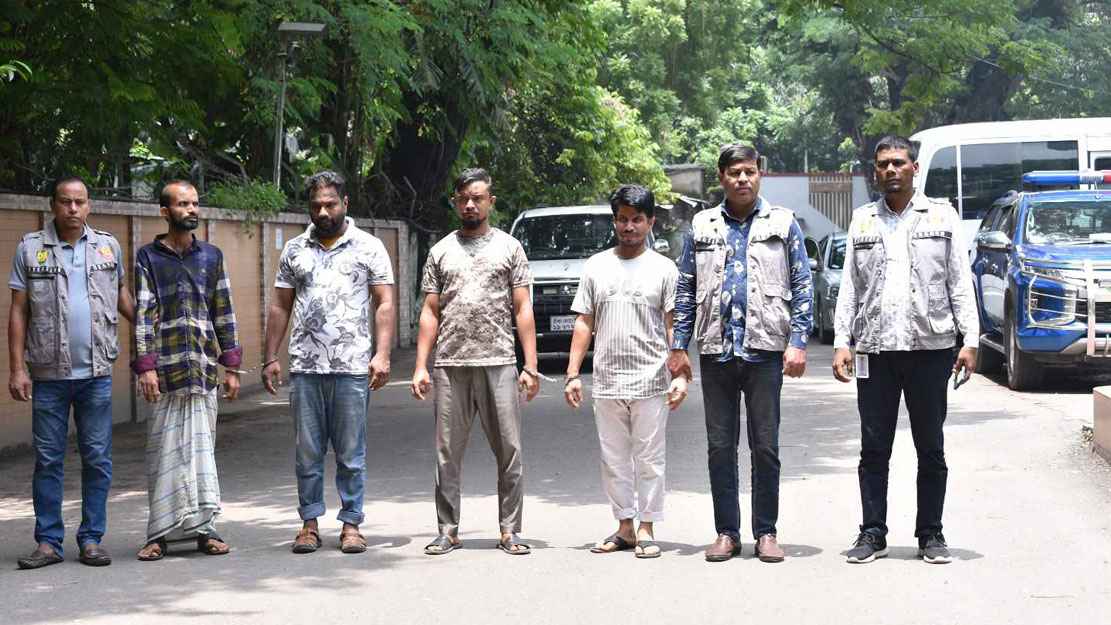 টার্গেটে ‘হঠাৎ সম্পদশালীরা’, দুদকের নামে কোটি টাকা আত্মসাৎ