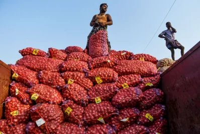 এবার পেঁয়াজ রপ্তানিতে ৪০ শতাংশ শুল্ক আরোপ ভারতের