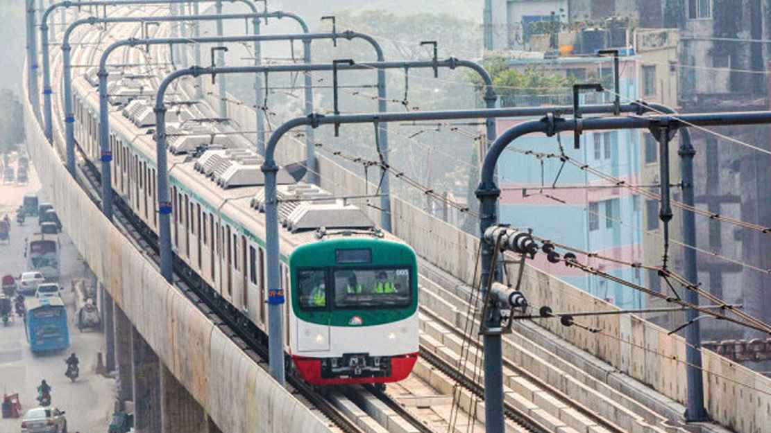 কারিগরি ত্রুটিতে এক ঘণ্টা বন্ধ মেট্রোরেল