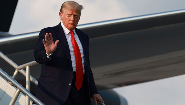 ট্রাম্প আত্মসমর্পণ করেছেন