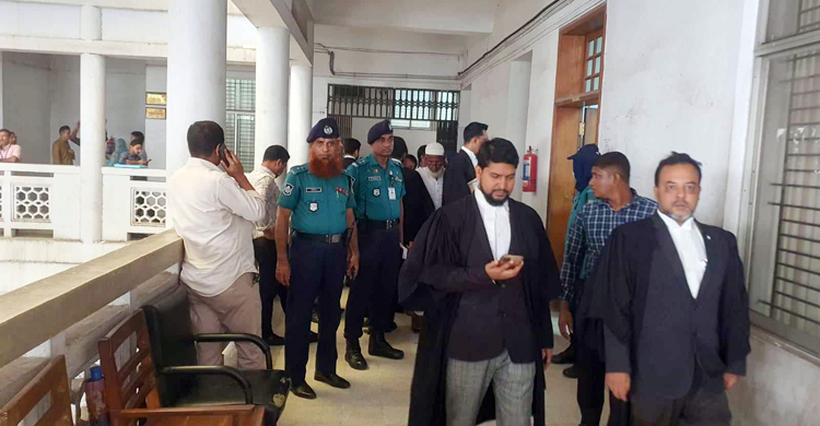 তারেক রহমানের সব বক্তব্য সরানোর নির্দেশ, আদালতে হট্টগোল