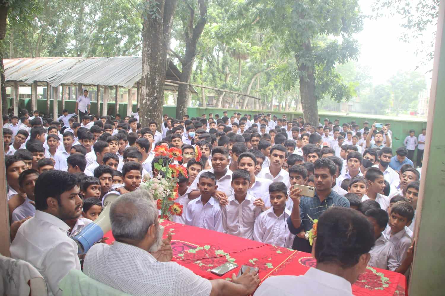 স্কুল শিক্ষার্থীদের মাঝে ডেঙ্গু সচেতনতায় ইবি রোটার‌্যাক্ট ক্লাব