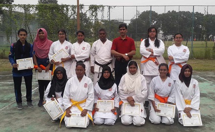 আত্মরক্ষায় সক্ষমতা অর্জনে আরও একধাপ এগোল ইবির ১৪ নারী কারাতে প্রশিক্ষণার্থী