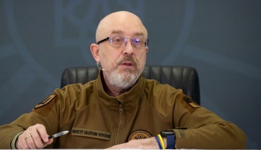 জেলেনস্কি বরখাস্ত করলেন প্রতিরক্ষামন্ত্রীকে