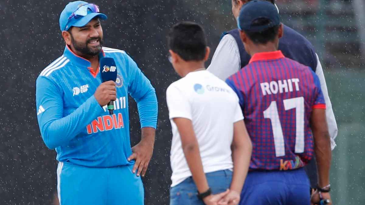 সুপার ফোর নিশ্চিতের ম্যাচে বোলিংয়ে ভারত