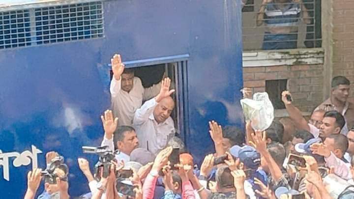 লক্ষ্মীপুরে বিএনপির কেন্দ্রীয় নেতাসহ ৩ জনের নামে গ্রেফতারি পরোয়ানা