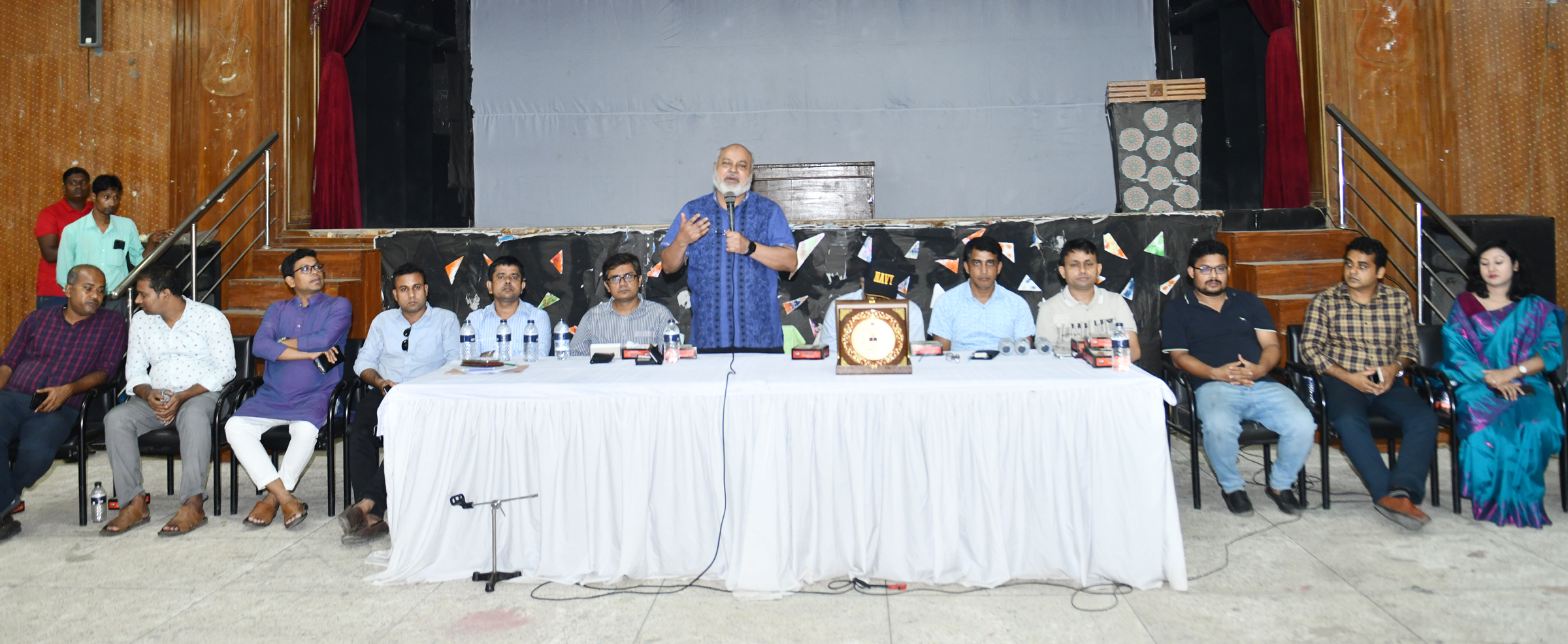 নোবিপ্রবি উপাচার্যকে শিক্ষক সমিতির সংবর্ধনা