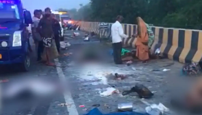 রাজস্থানে দাঁড়িয়ে থাকা বাসে ট্রাকের ধাক্কা, নিহত ১১