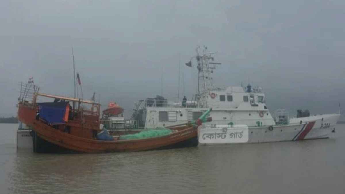 বঙ্গোপসাগরে নিখোঁজ সেই ১৭ জেলে উদ্ধার