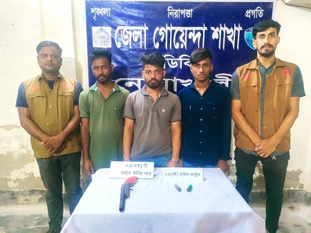 নোয়াখালীতে অস্ত্রসহ গ্রেফতার ৩