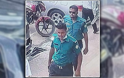 ২০ লাখ টাকা ছিনতাই, দুই পুলিশ গ্রেফতার