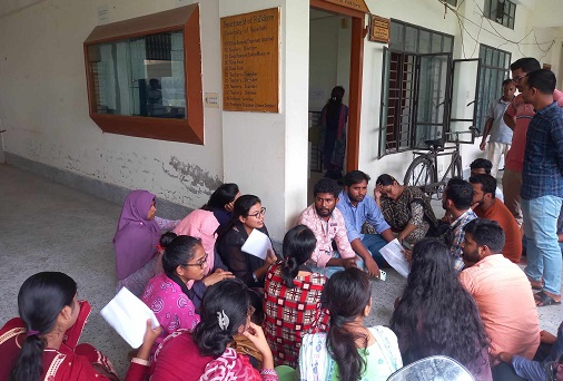 শিক্ষার্থীদের আন্দোলনে অনির্দিষ্ট কালের জন্য পরিক্ষা স্থগিত