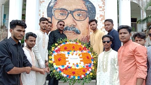 নোয়াখালী সুবর্ণচরে ছাত্রলীগের নতুন কমিটি'র বঙ্গবন্ধুর প্রতিকৃতিতে শ্রদ্ধা নিবদেন