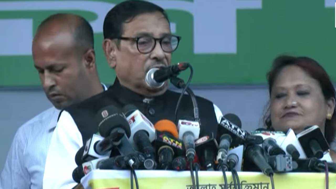 সরকার অবৈধ হলে খালেদার জন্য আবেদন কেন, প্রশ্ন কাদেরের