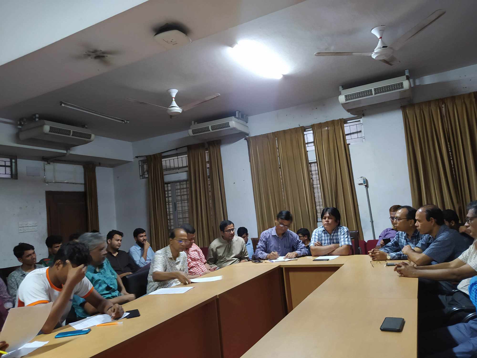 অবসরপ্রাপ্ত অধ্যাপক কামালকে ফের জবির ট্রেজারার চায় না শিক্ষকরা