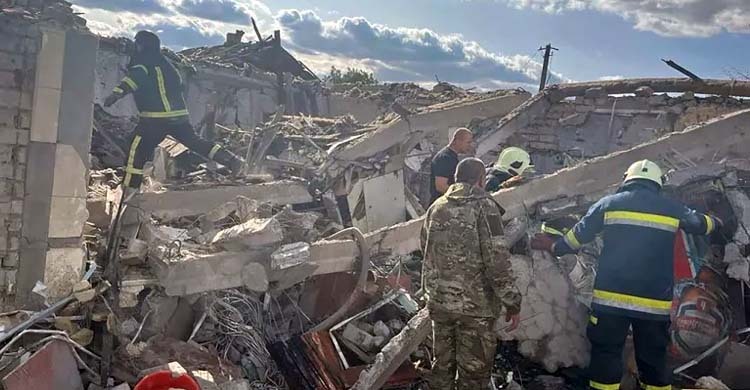 ইউক্রেনে শোকসভায় রাশিয়ার বিমান হামলায় নিহত ৫১