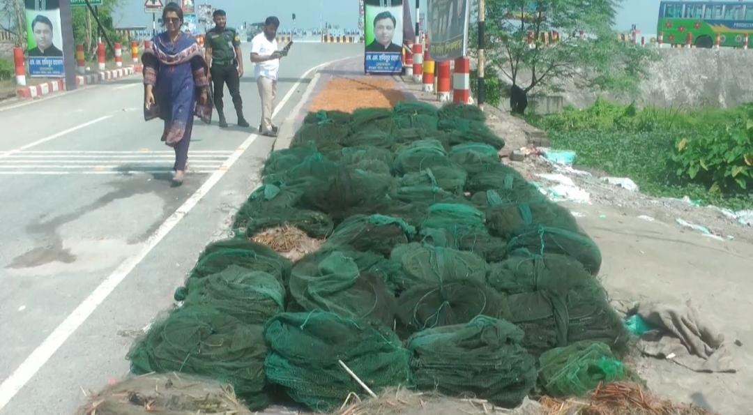 ফরিদপুরে বিপুল পরিমাণ নিষিদ্ধ চায়না দুয়াড়ী ও কারেন্ট জাল জব্দ