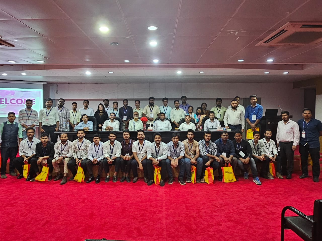 গবির ইন্টার্ন শিক্ষার্থীদের একমি'র ভেটেরিনারি ঔষধ ফ্যাক্টরি পরিদর্শন