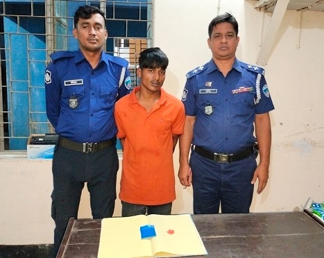 নোয়াখালীতে ১৮ মামলার আসামি ইয়াবাসহ গ্রেফতার