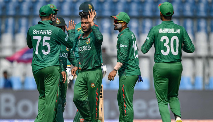 দুই পরিবর্তন নিয়ে ফিল্ডিংয়ে বাংলাদেশ
