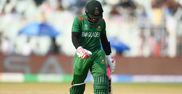 আরও একবার ব্যাটিং ব্যর্থতা: ২০৪ রানেই গুটিয়ে গেলো বাংলাদেশ