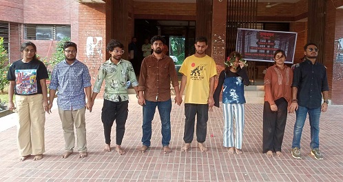 জাবিতে গাছ কাটার প্রতিবাদে পথনাটক