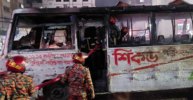 অবরোধের প্রথম দিন ১৯ গাড়িতে আগুন