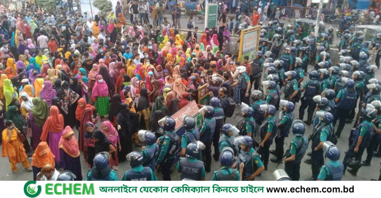 মিরপুরে পোশাক শ্রমিকদের সড়ক অবরোধ