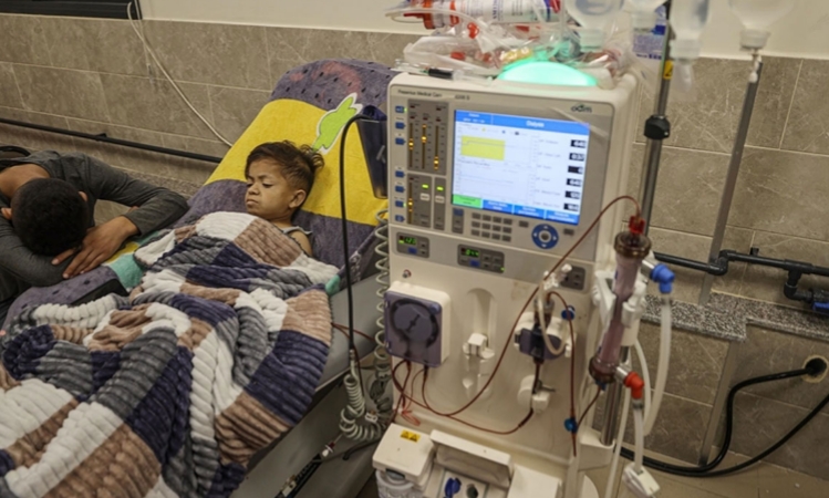 গাজায় মৃত্যুর সঙ্গে লড়ছে ৭ হাজার মানুষ