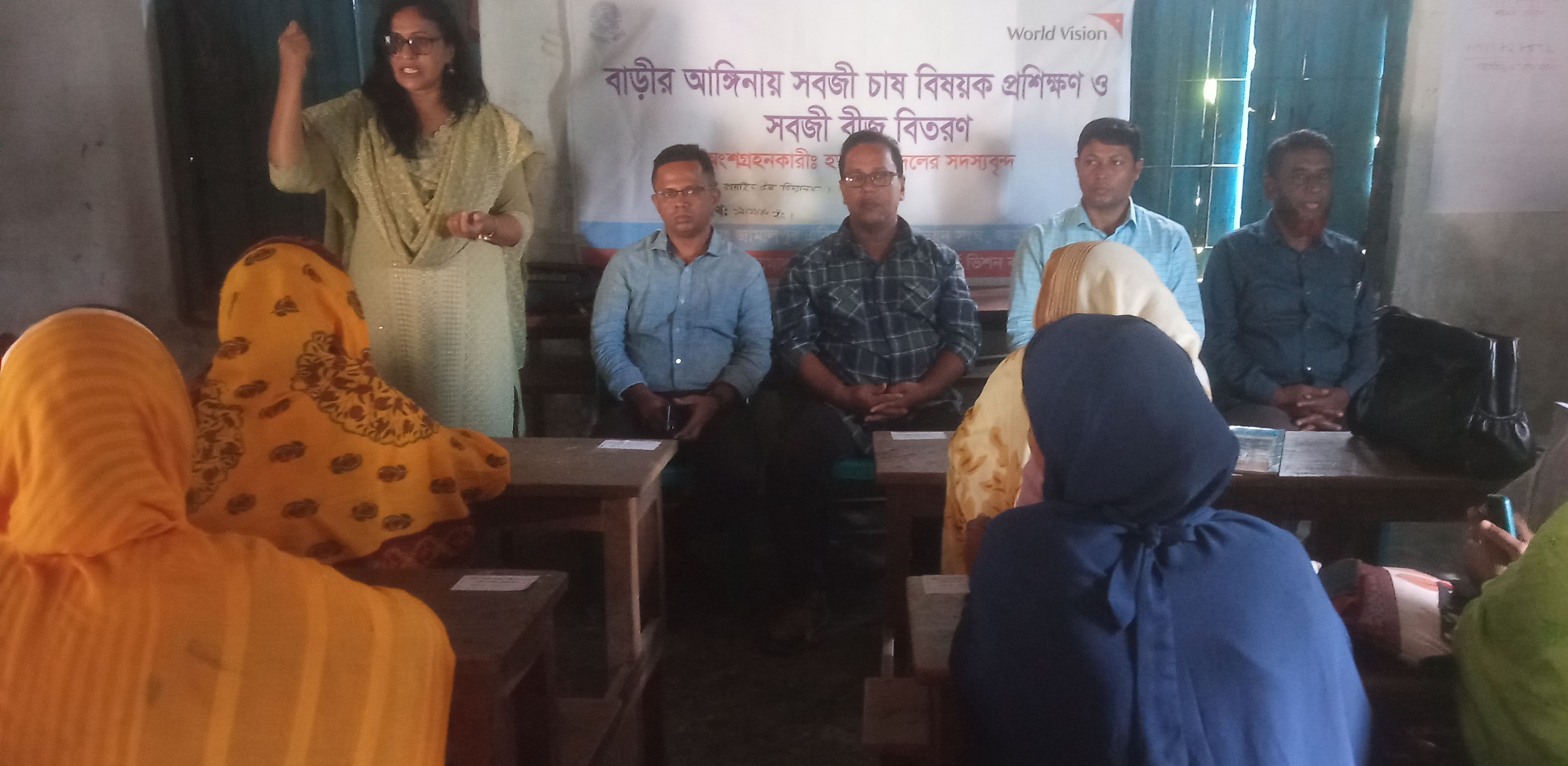 জামালপুরে এপির উদ্যোগে প্রশিক্ষণ ও সবজি বীজ বিতরণ