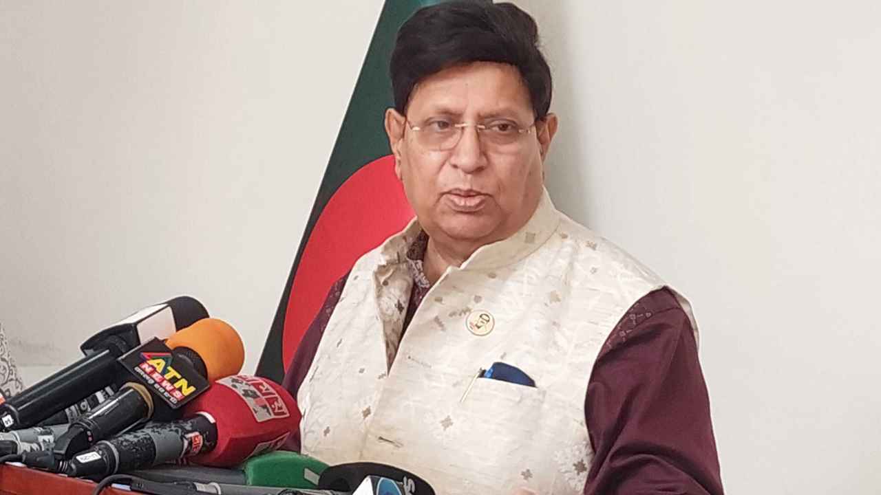 আমেরিকা স্যাংশনের দেশ, কূটনীতিকরা রাজনৈতিক দল করুক: পররাষ্ট্রমন্ত্রী