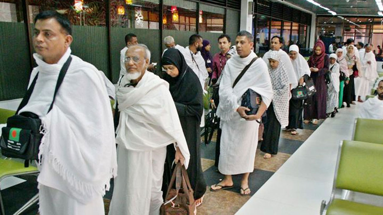 ১৩ দিনে হজের নিবন্ধন করেছেন মাত্র ৮২৪ জন