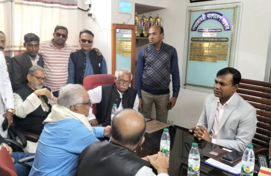 খুলনা-৬ আসনের প্রার্থী রশীদুজ্জামানের মনোনয়ন জমা